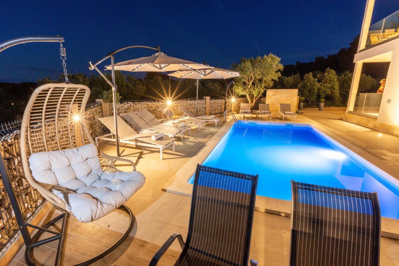 Luxury Apartments Mauro With Heated Pool Božava Exterior foto