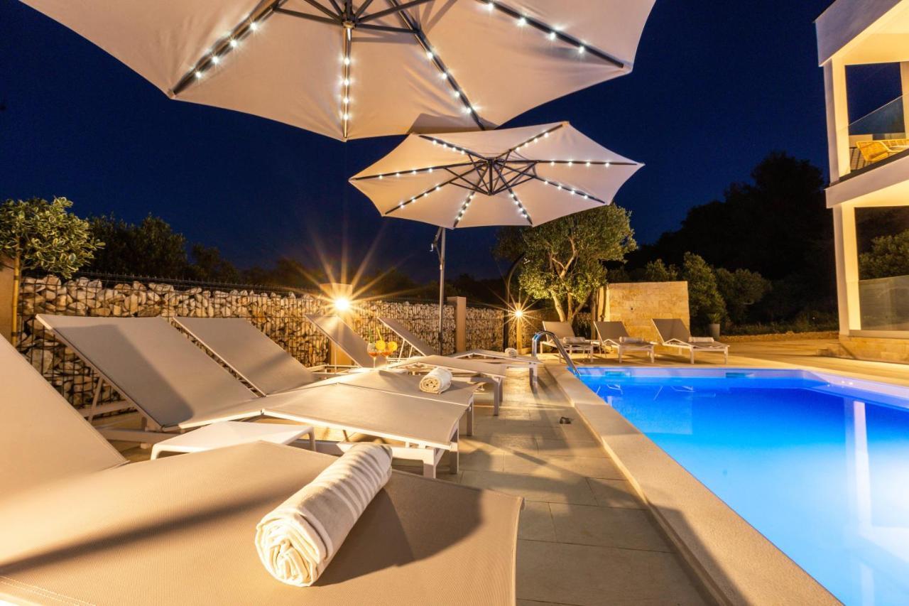 Luxury Apartments Mauro With Heated Pool Božava Exterior foto