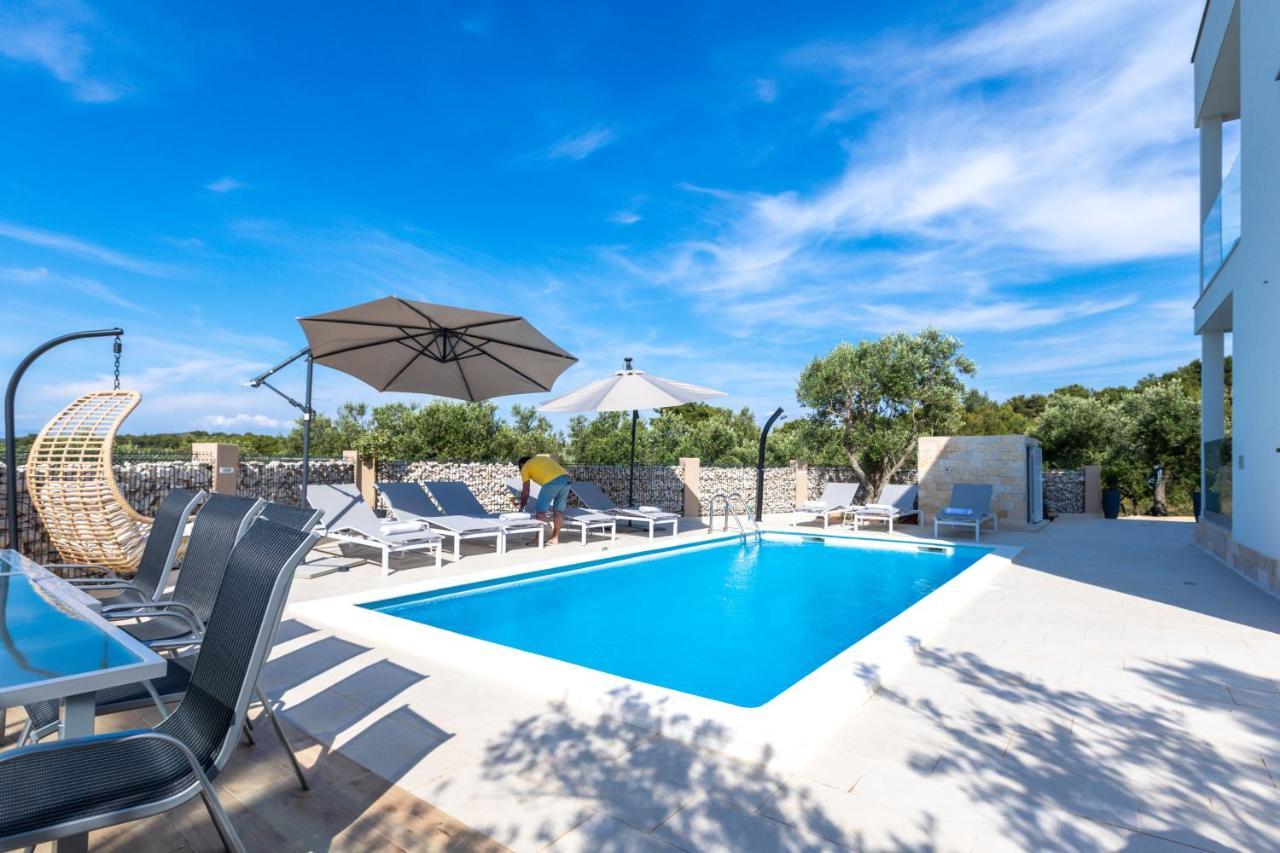 Luxury Apartments Mauro With Heated Pool Božava Exterior foto